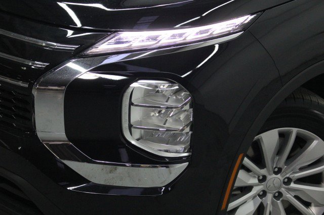 New 2026 Mitsubishi Outlander ES FWD image 2