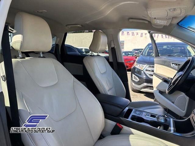 Used 2022 Ford Edge Titanium image 42