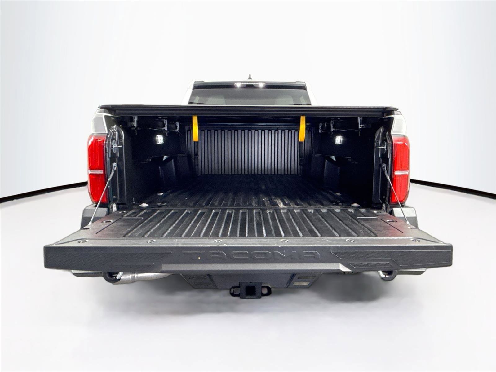 Certified 2025 Toyota Tacoma SR5 AWD/4WD image 34