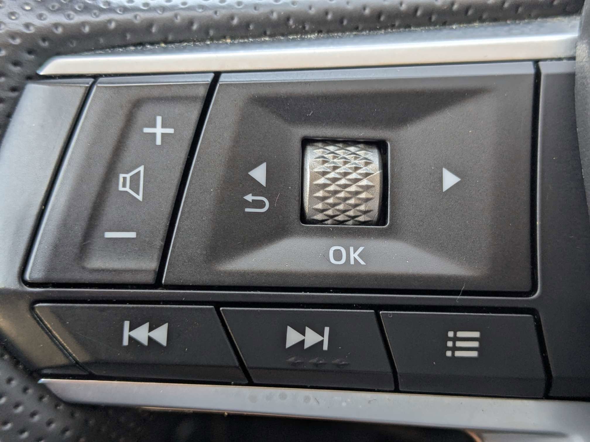 Used 2025 Mitsubishi Outlander SE AWD/4WD image 33