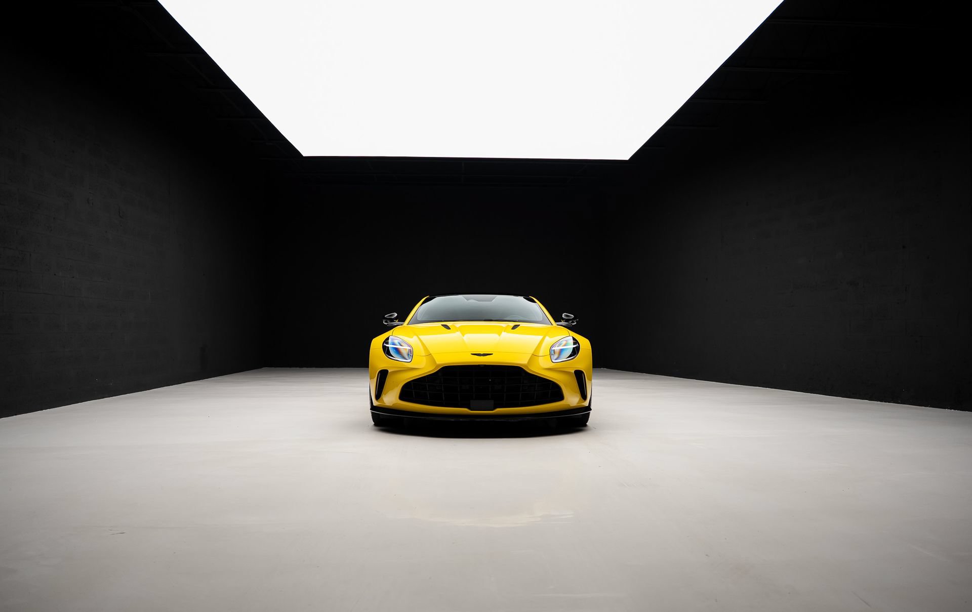 Used 2025 Aston Martin V8 Vantage Coupe RWD image 72