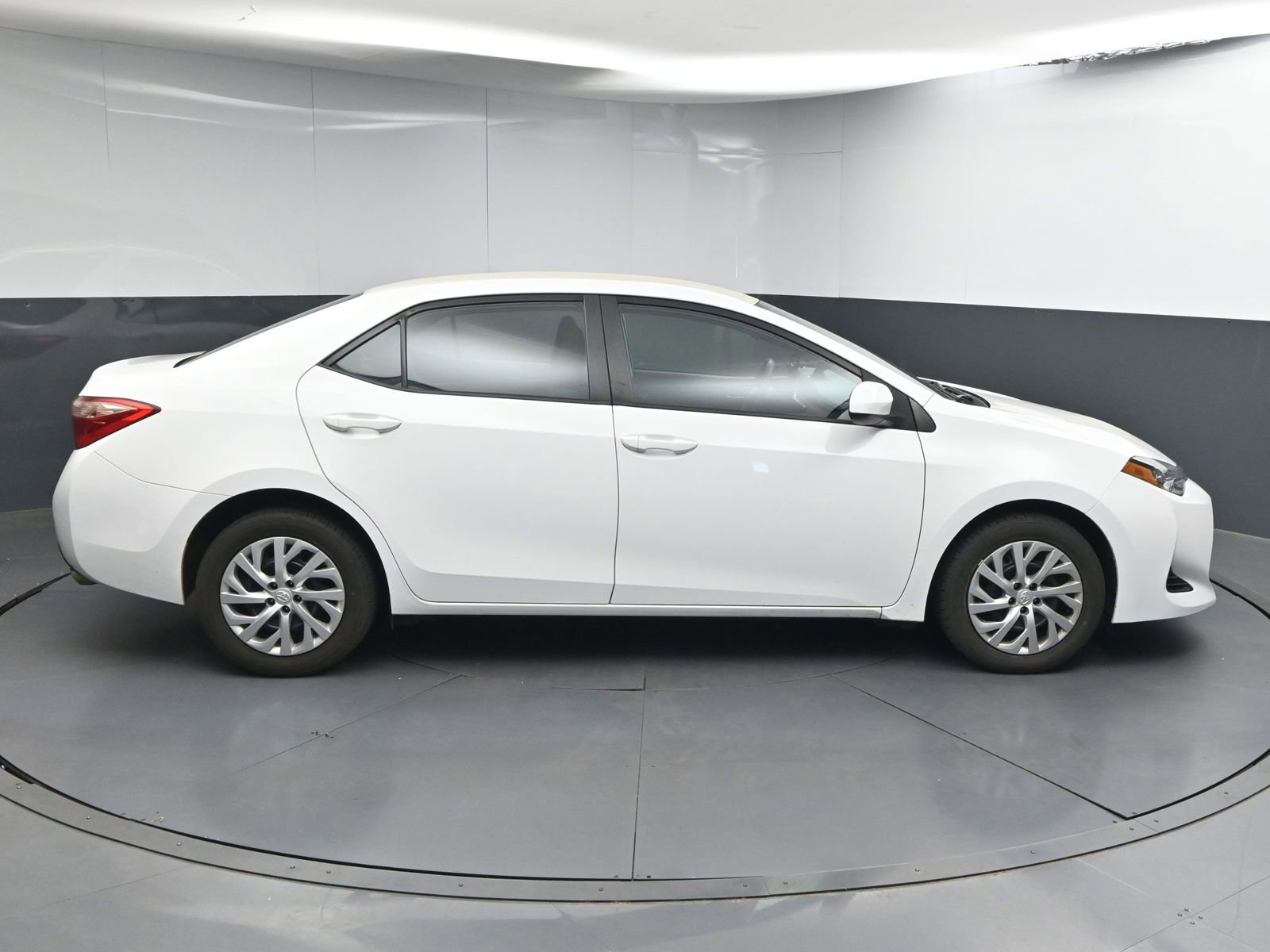 Used 2019 Toyota Corolla LE image 8