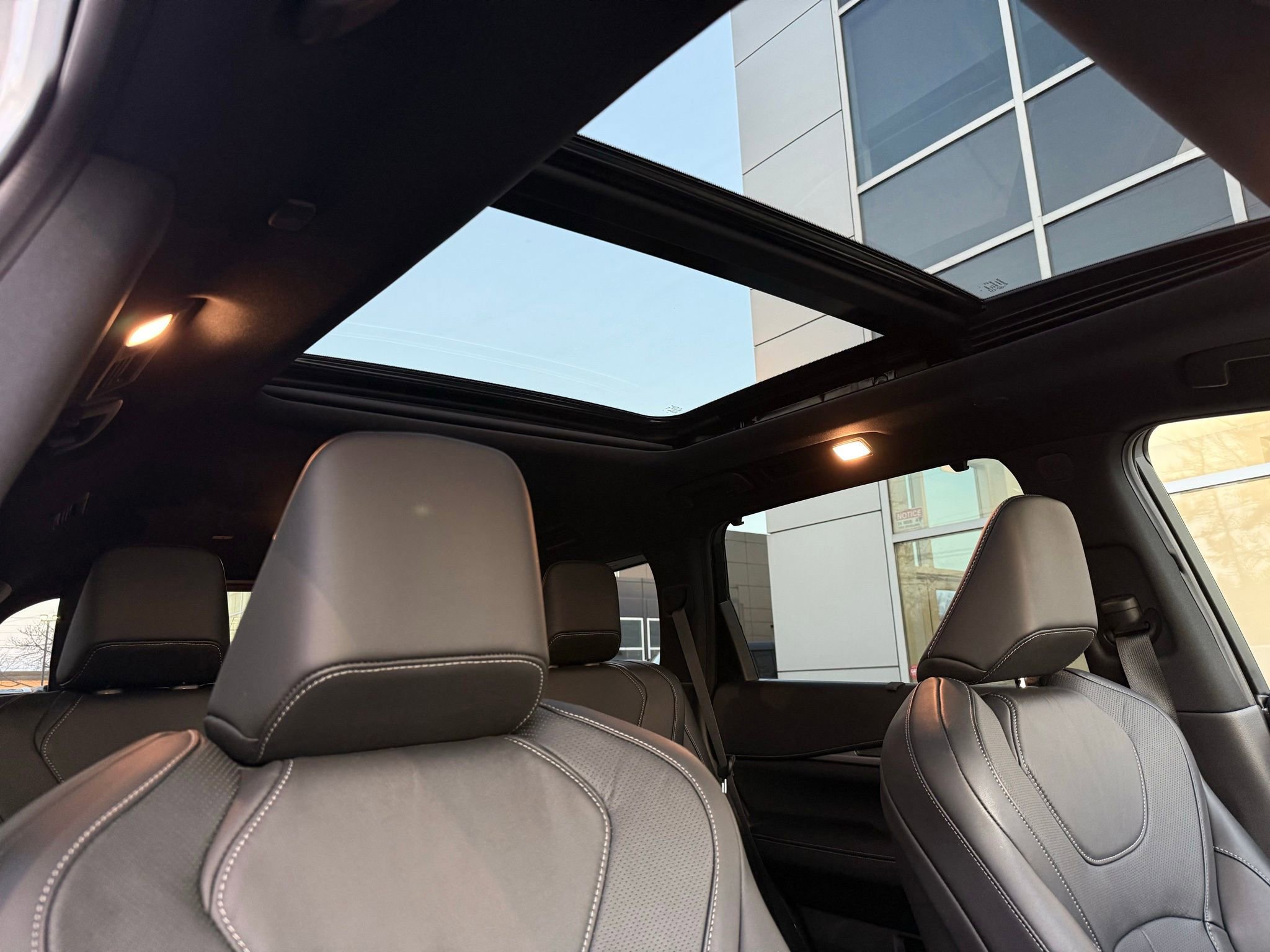 Used 2025 INFINITI QX60 Luxe w/ Black Edition image 26