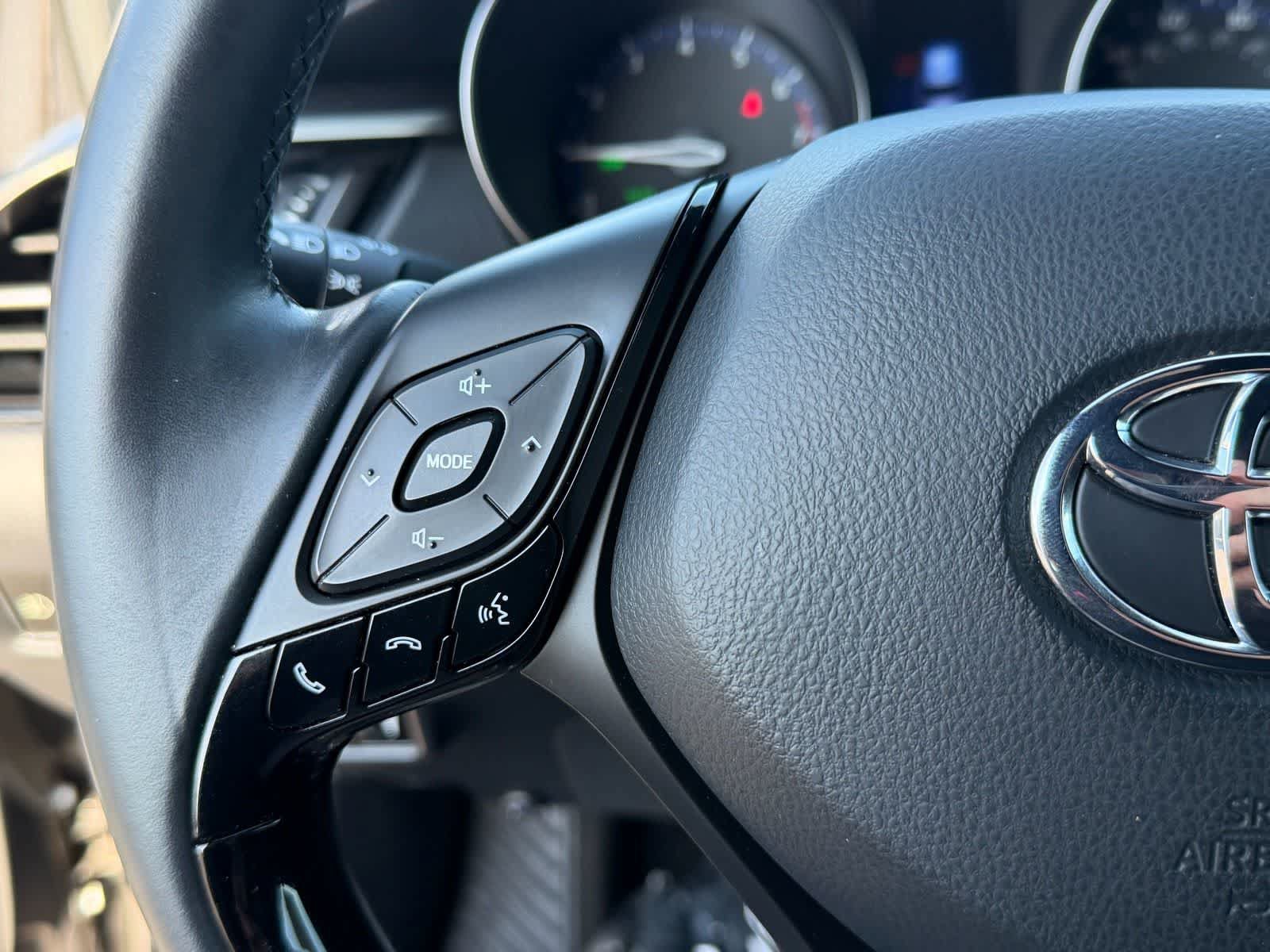 Used 2018 Toyota C-HR XLE FWD image 33