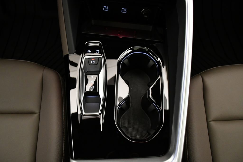 Used 2025 Audi Q5 Premium w/ Convenience Package image 29