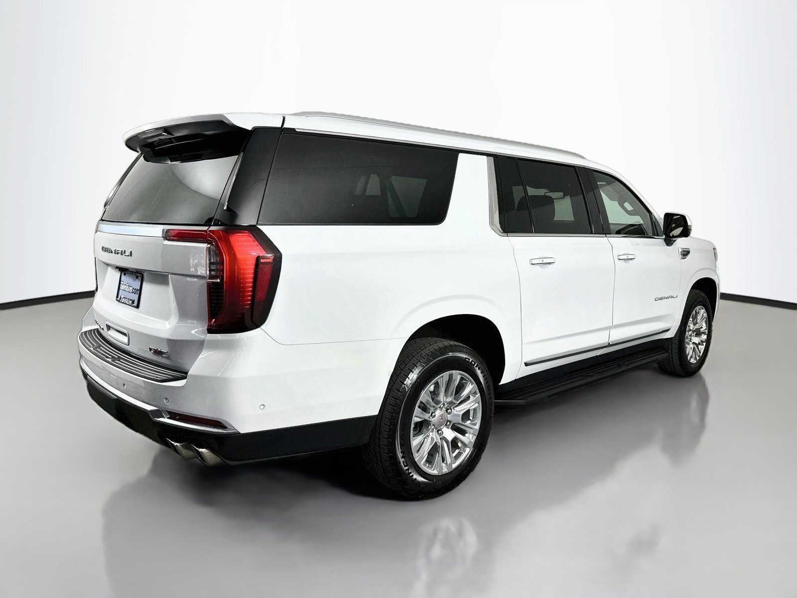 Used 2025 GMC Yukon XL Denali AWD/4WD image 8