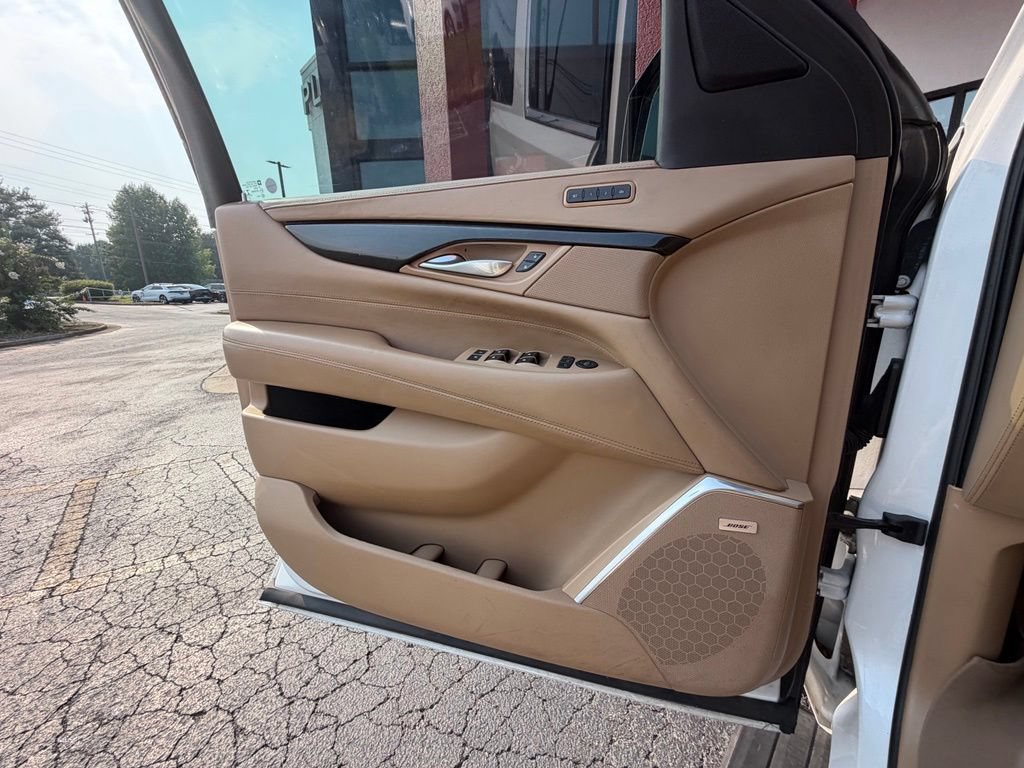 Used 2019 Cadillac Escalade ESV Platinum AWD/4WD image 13