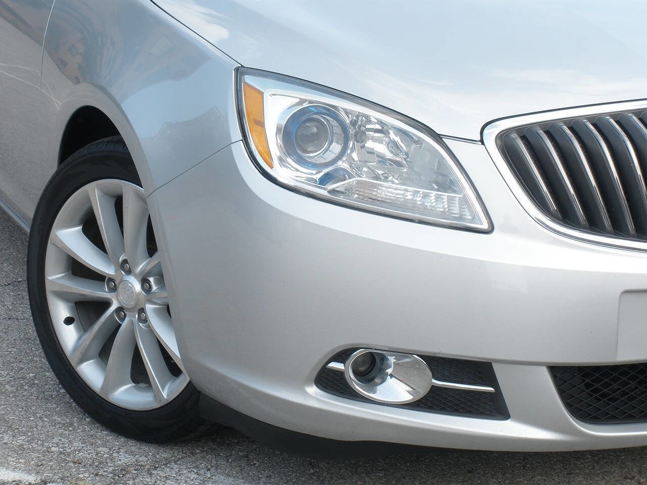 Used 2012 Buick Verano Leather FWD image 3