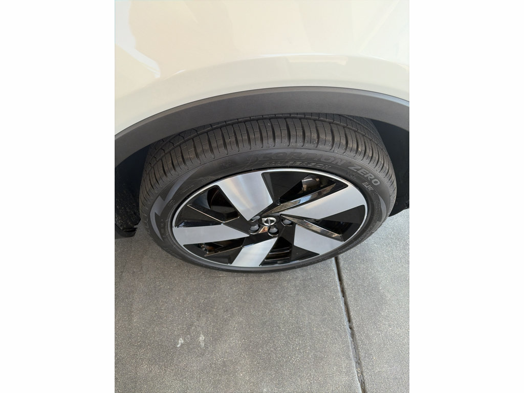 Used 2023 Volvo XC40 Recharge Ultimate AWD/4WD image 16