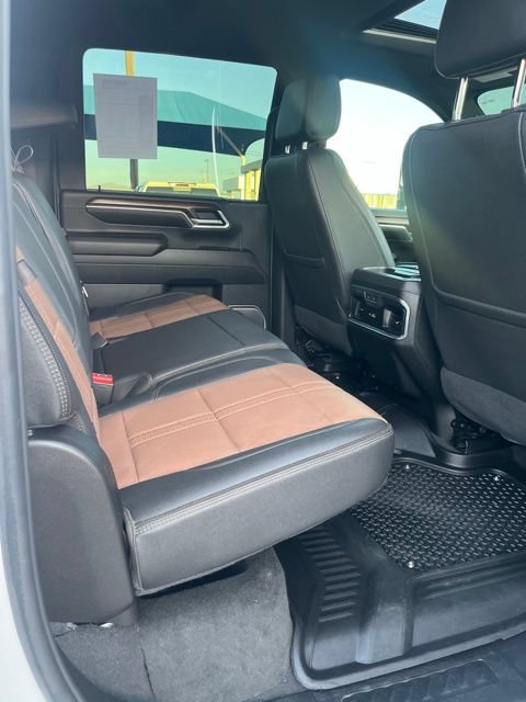 Used 2024 Chevrolet Silverado 2500 High Country w/ Technology Package AWD/4WD image 9