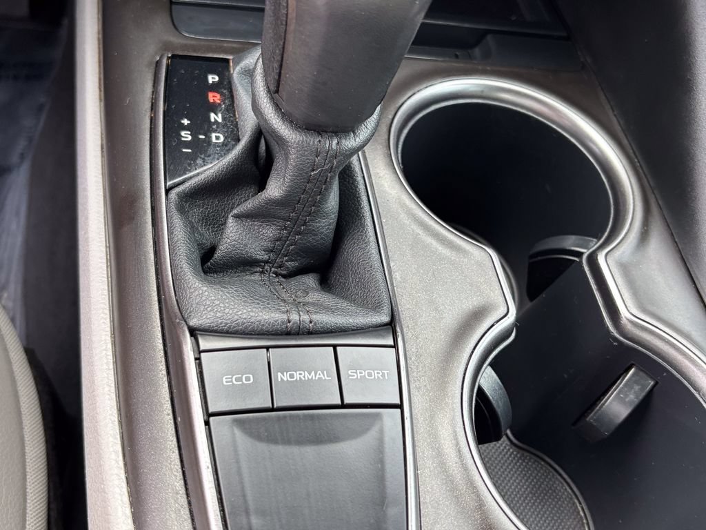 Used 2024 Toyota Camry SE FWD image 29