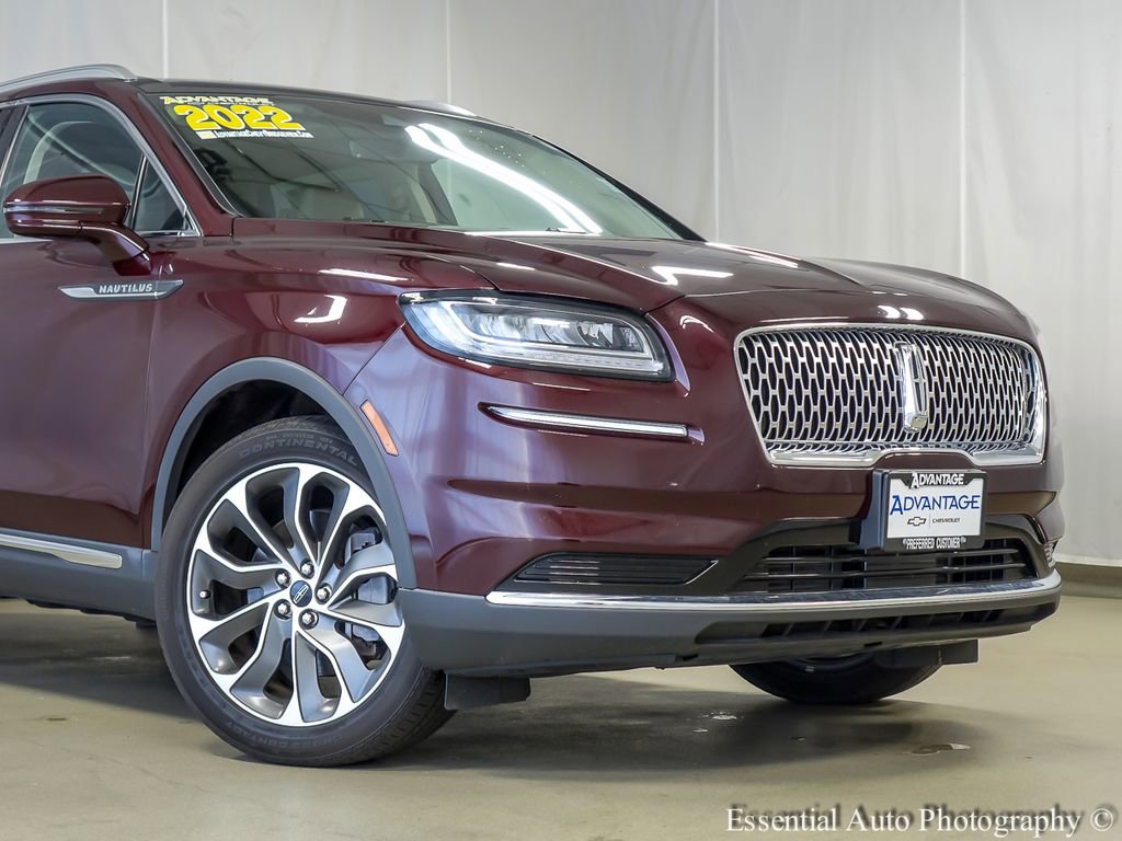 Used 2022 Lincoln Nautilus Reserve image 3