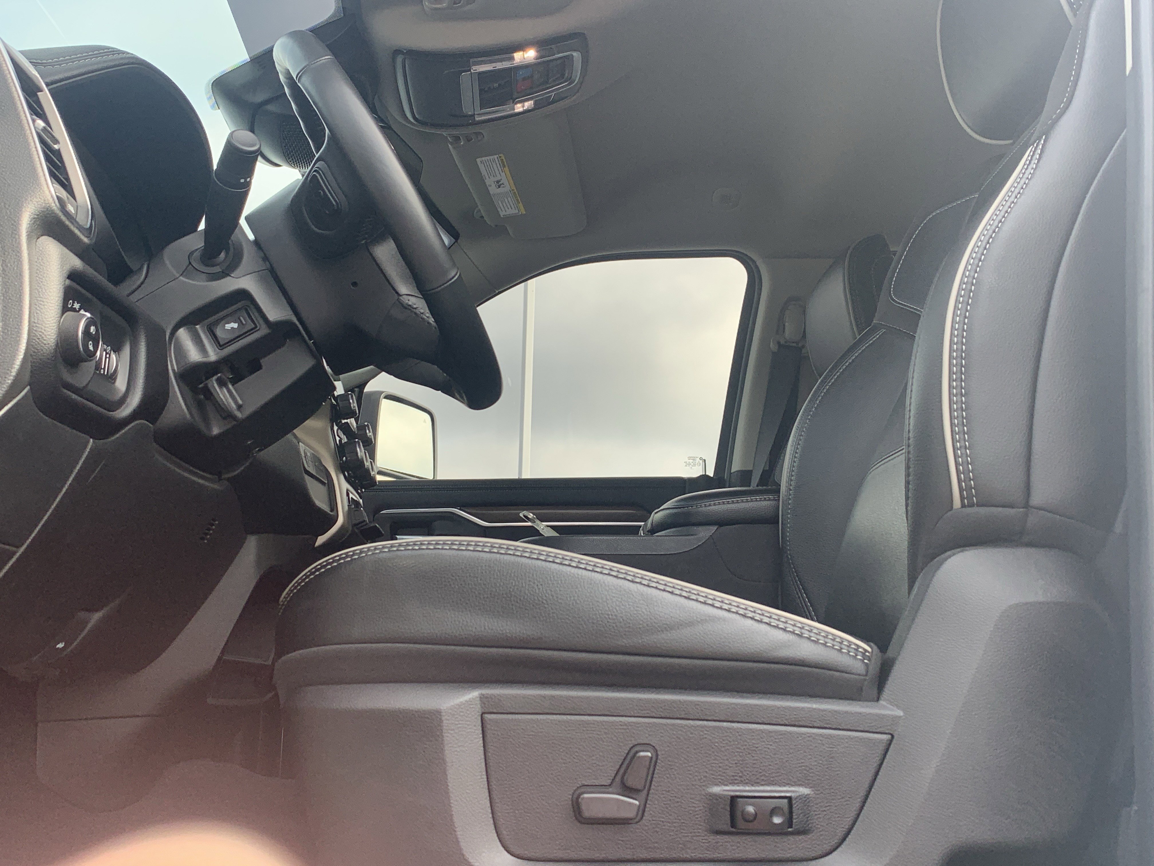 Used 2024 RAM 2500 Laramie w/ Safety Group AWD/4WD image 15