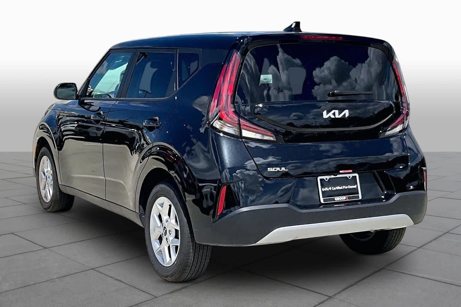 Certified 2025 Kia Soul LX w/ LX Technology Package FWD image 11