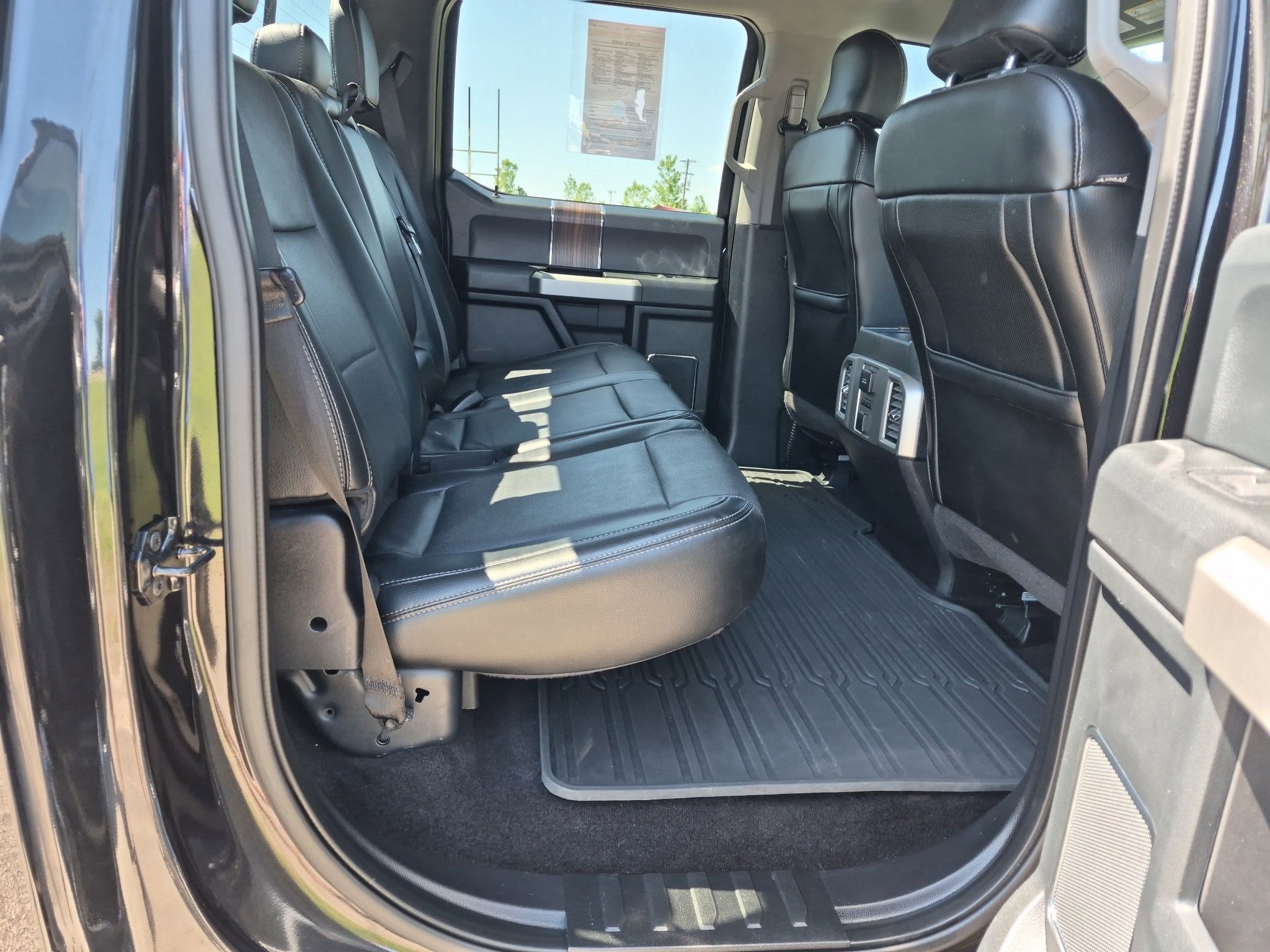 Used 2015 Ford F150 Lariat w/ Equipment Group 502A Luxury AWD/4WD image 31