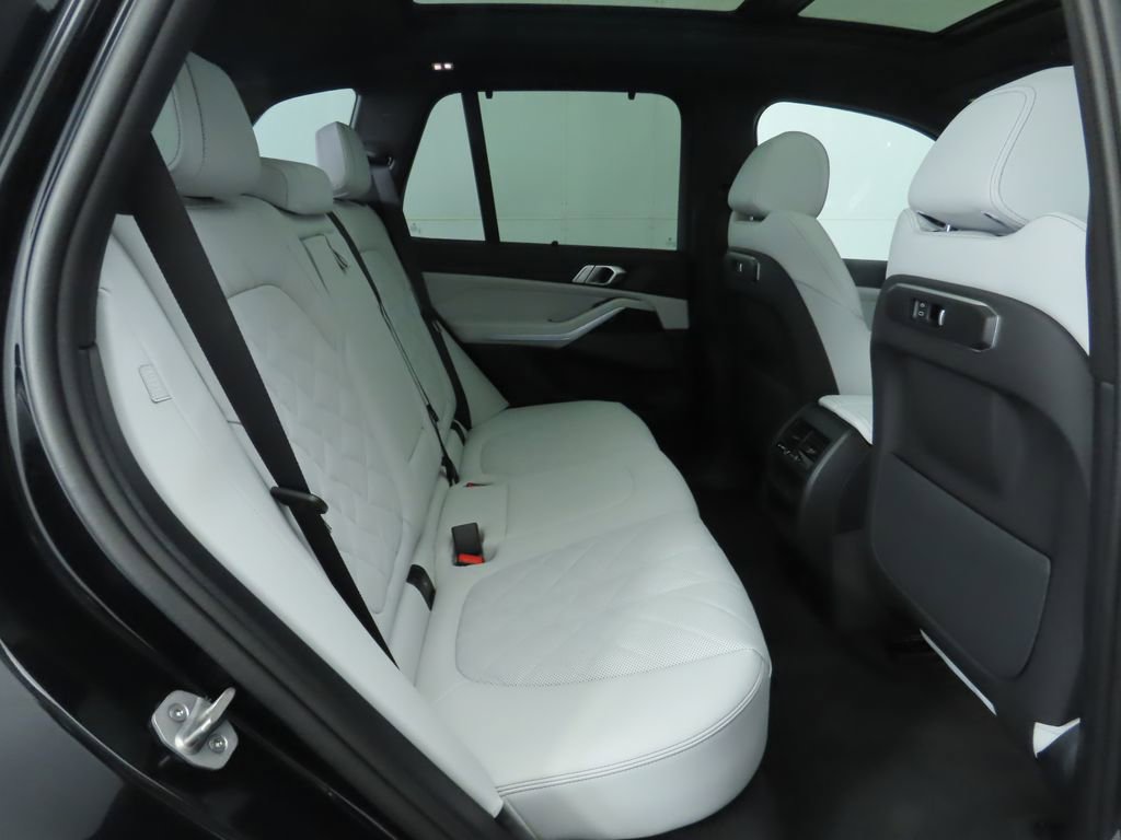 New 2026 BMW X5 xDrive50e w/ Executive Package AWD/4WD image 23