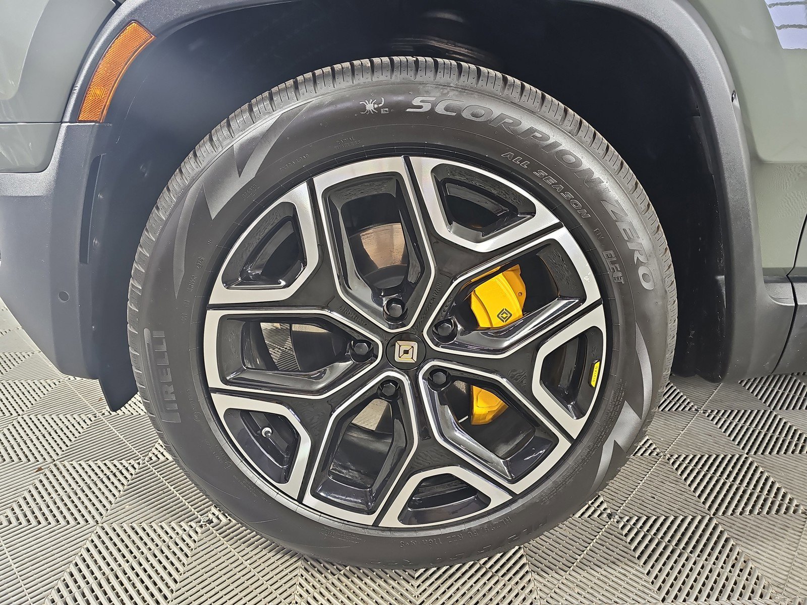 Used 2022 Rivian R1S Launch Edition image 9