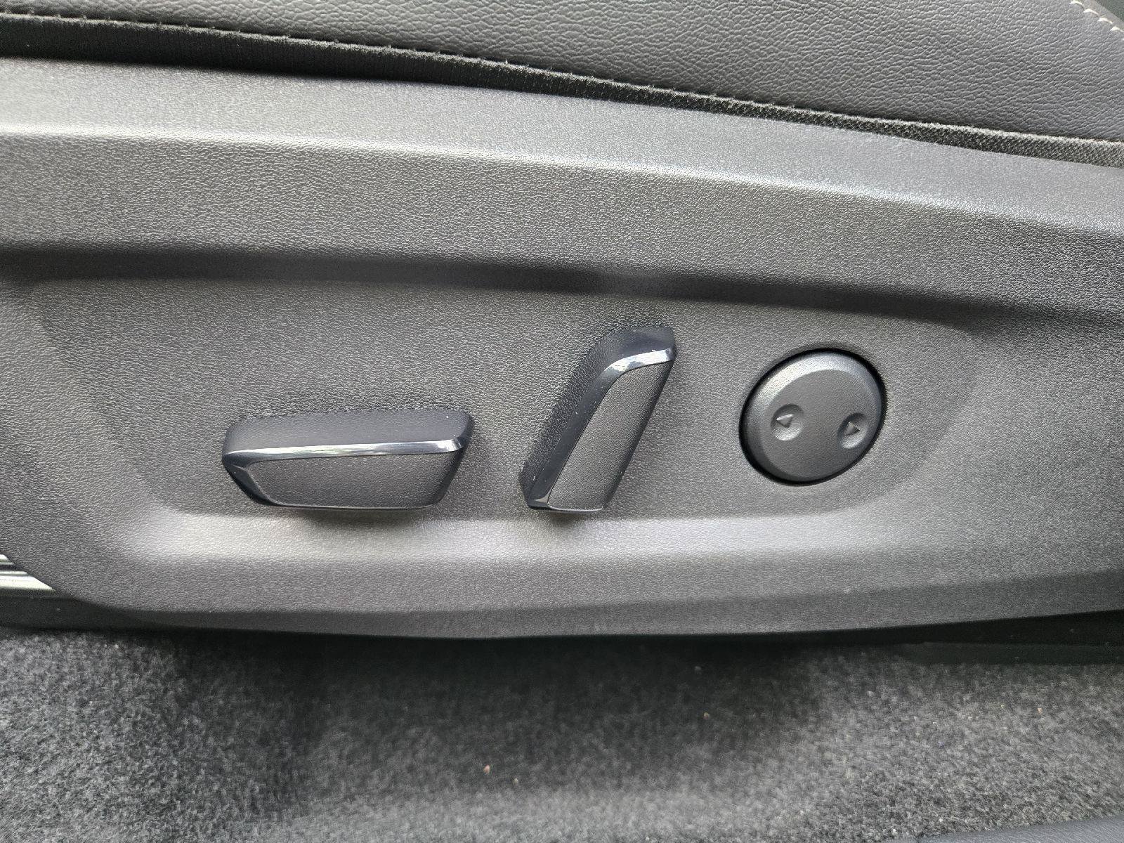 Used 2025 Nissan Murano SV AWD/4WD image 14