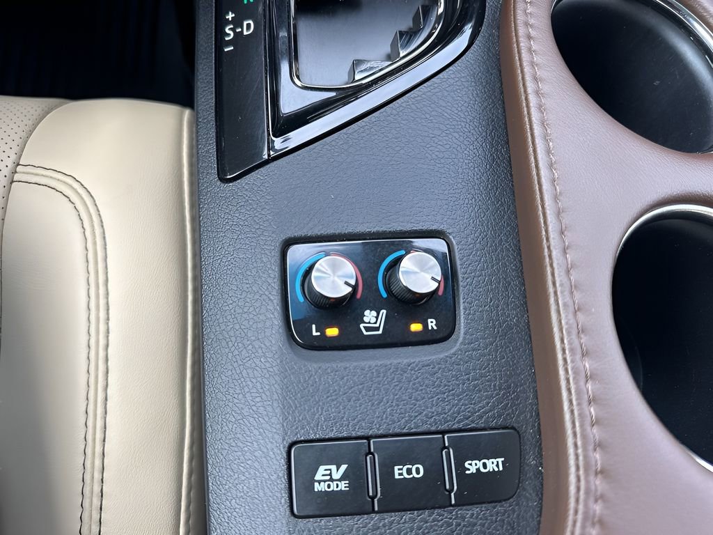 Used 2018 Toyota Avalon Limited w/ All Weather Liner Package image 23