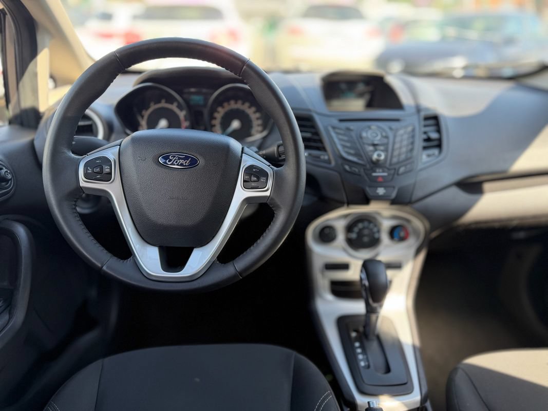 Used 2016 Ford Fiesta SE FWD image 5