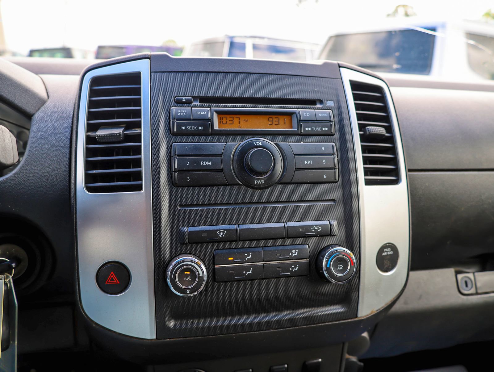 Used 2011 Nissan Frontier SV image 10