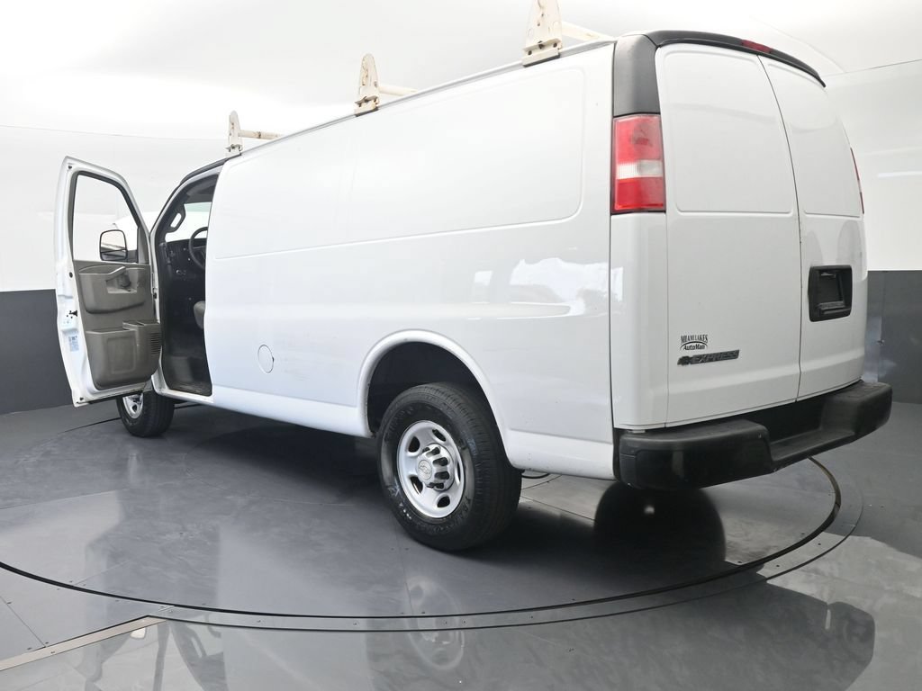Used 2018 Chevrolet Express 2500 RWD image 57