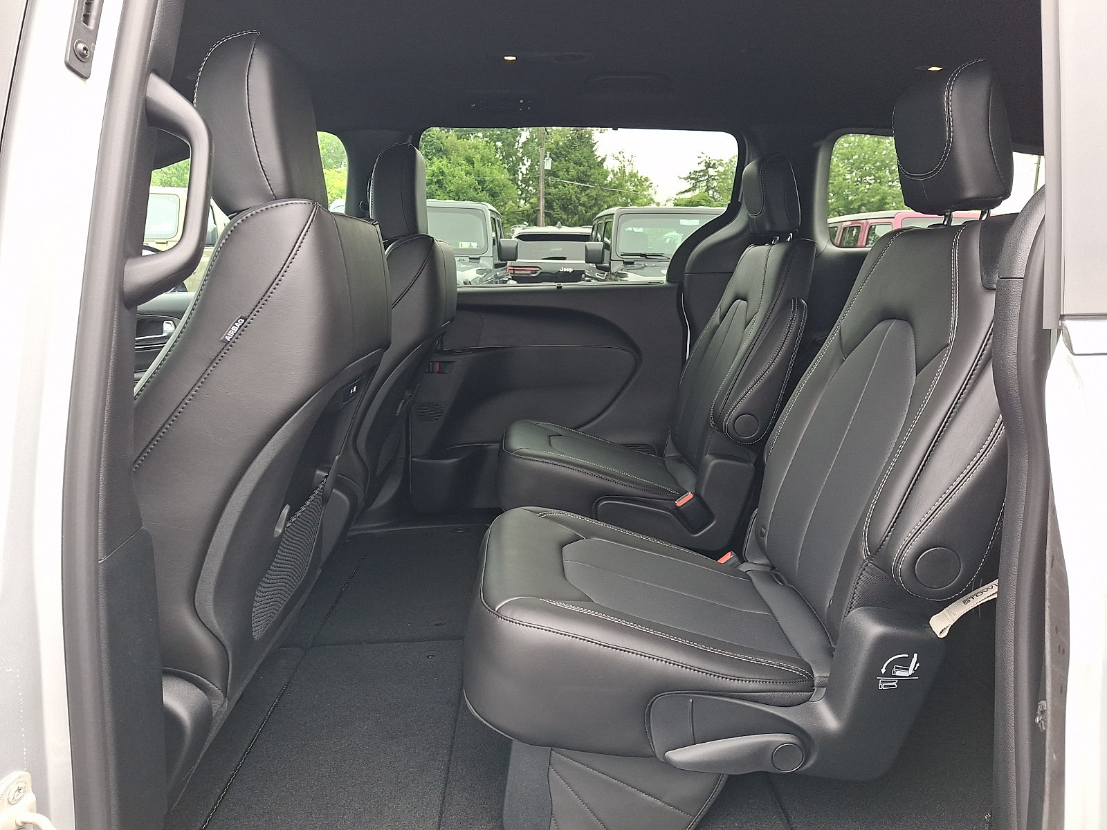 New 2026 Chrysler Pacifica Select AWD/4WD image 6