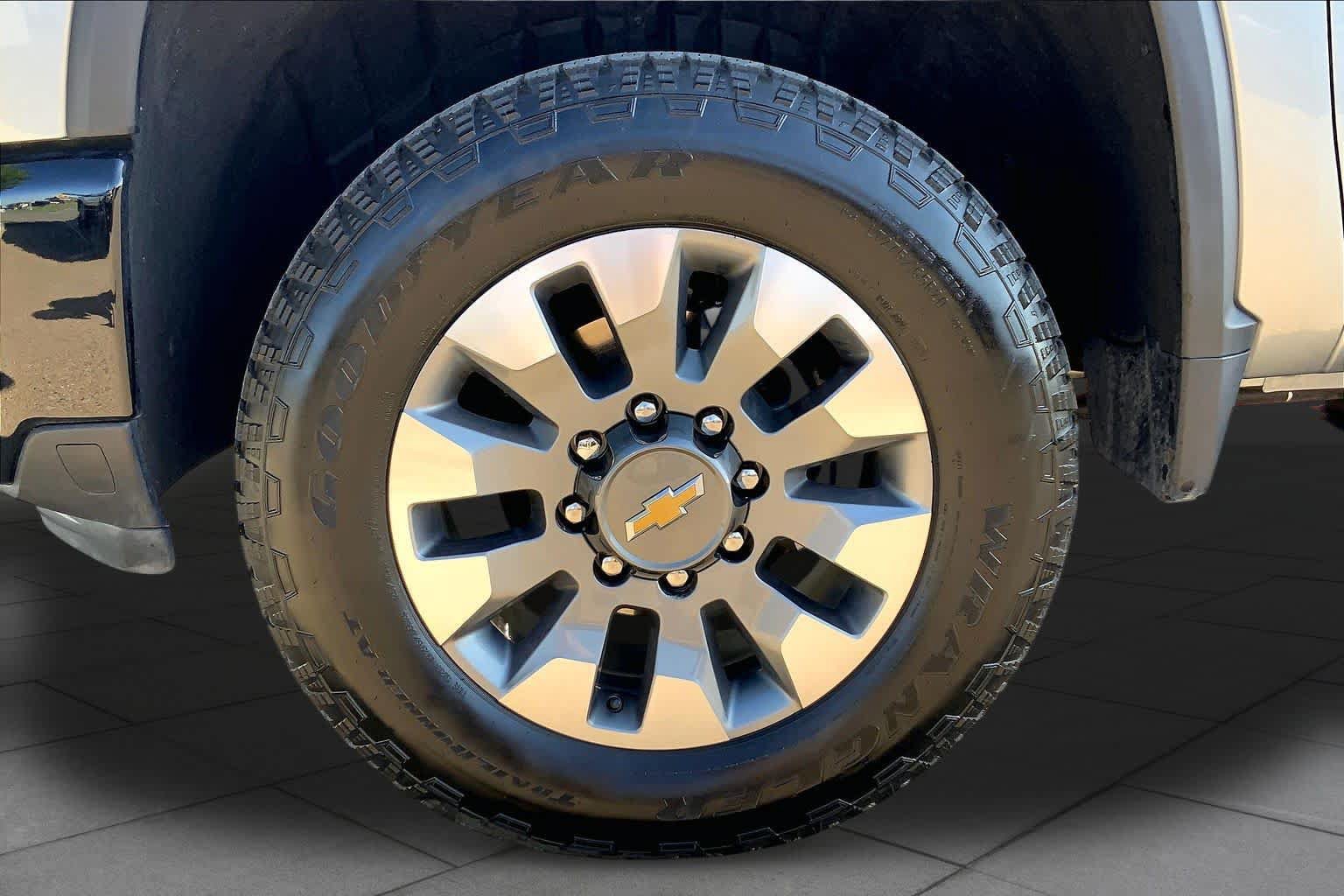 Used 2026 Chevrolet Silverado 2500 Custom w/ Z71 Off-Road Package AWD/4WD image 11