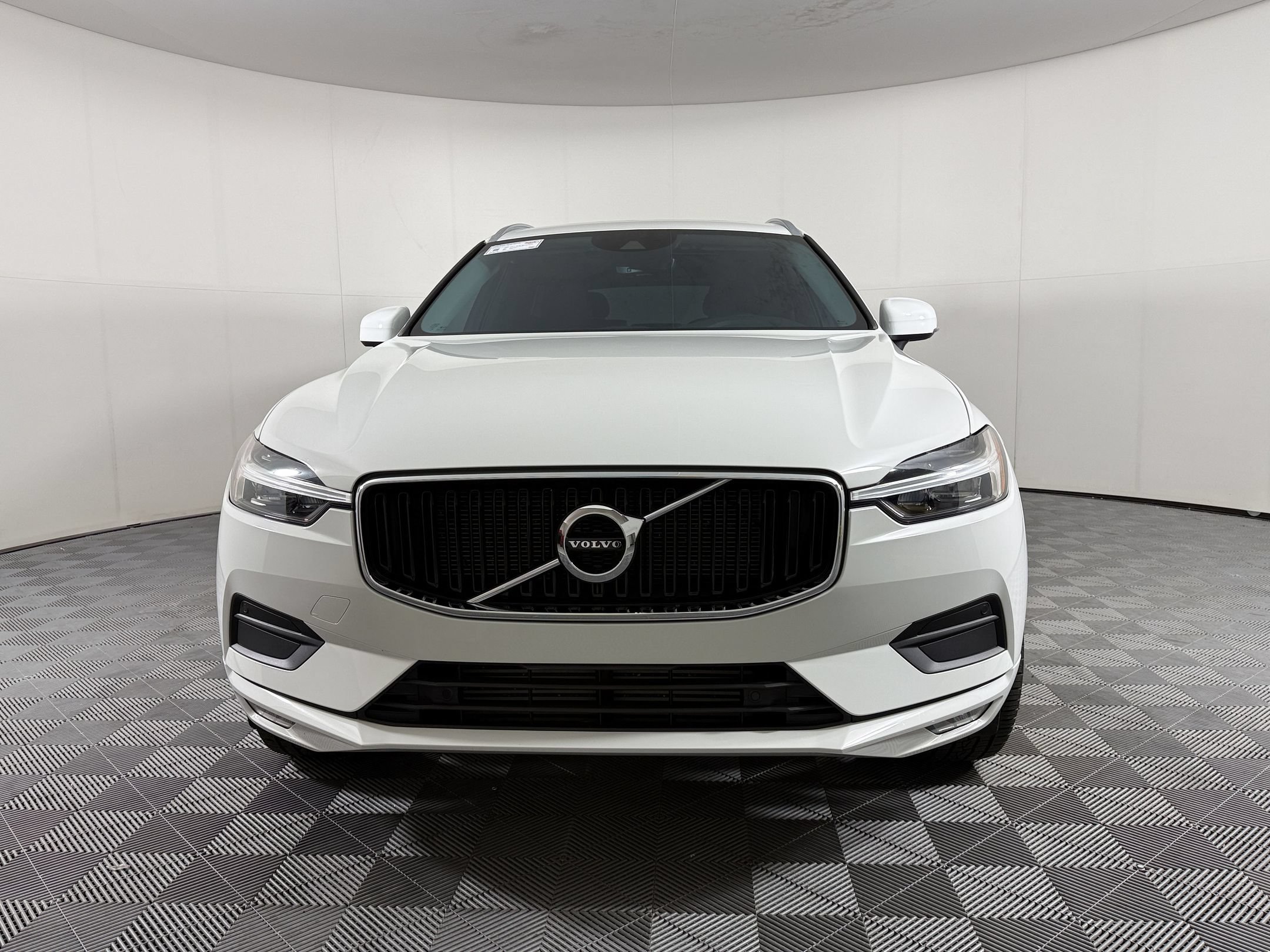 Used 2021 Volvo XC60 T5 Momentum w/ Premium Package AWD/4WD image 6