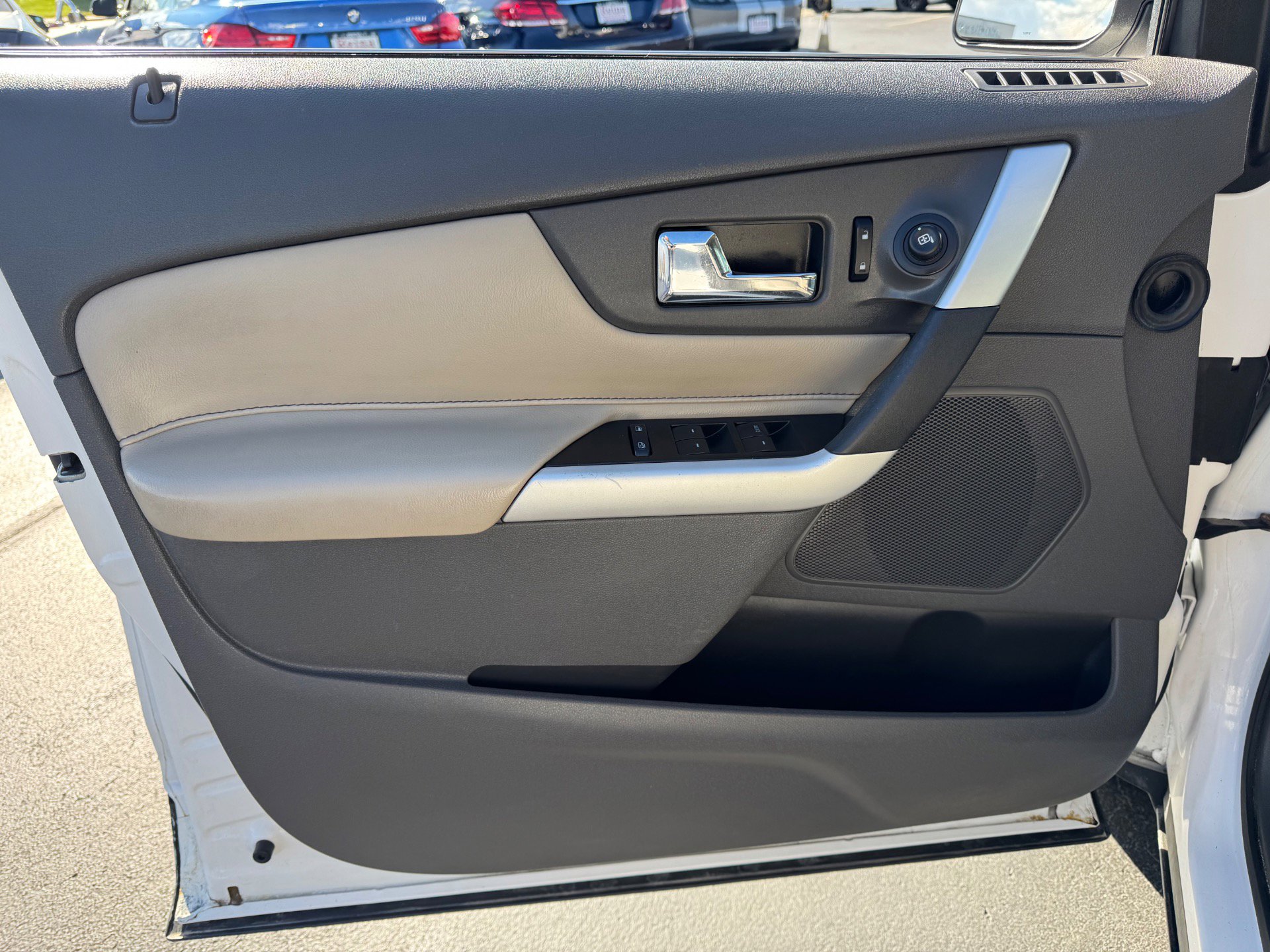 Used 2013 Ford Edge Limited w/ Driver Entry Pkg FWD image 4