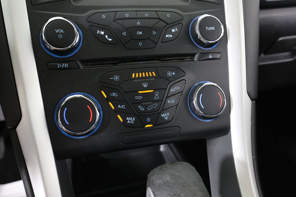 Used 2015 Ford Fusion SE FWD image 35