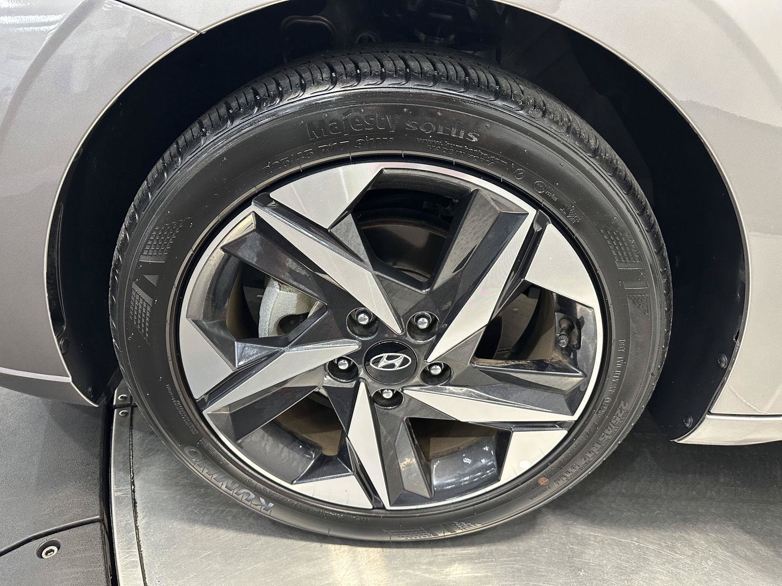 Certified 2023 Hyundai Elantra SEL w/ Convenience Package FWD image 9
