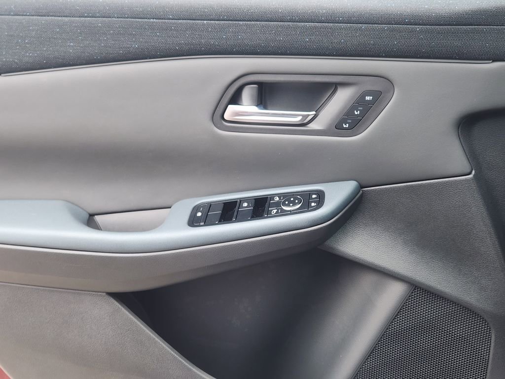 New 2026 Nissan Leaf Platinum+ w/ Cargo Package (Platinum+) image 17