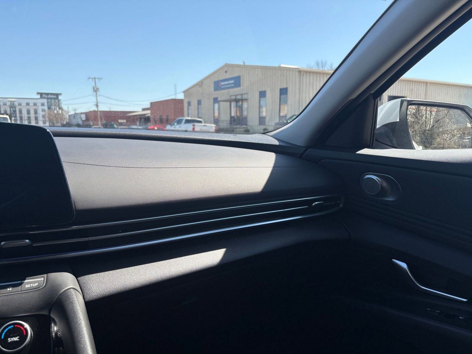 Used 2025 Hyundai Elantra SEL image 36