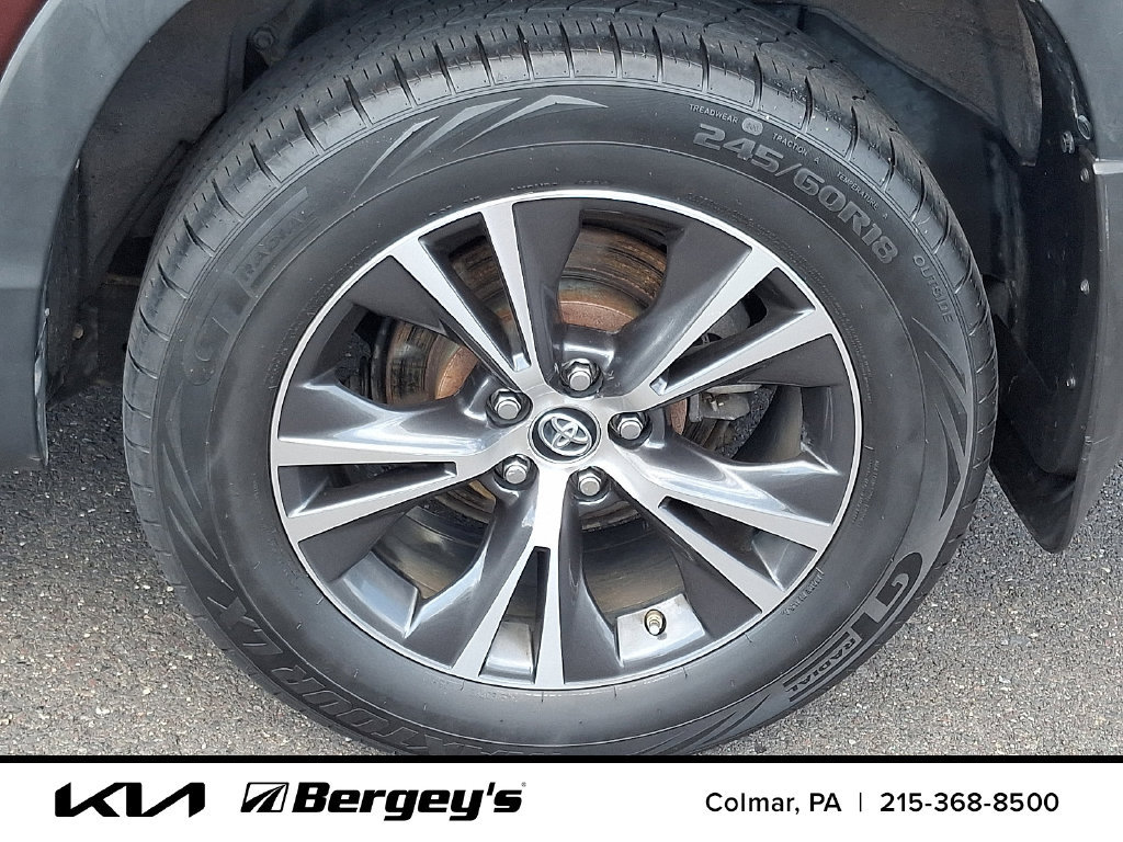 Used 2019 Toyota Highlander LE AWD/4WD image 9