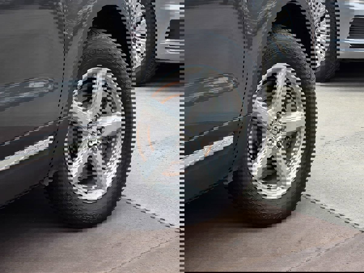 Used 2019 Ford Explorer XLT image 15