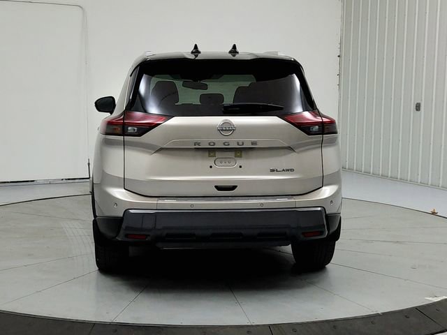 Used 2025 Nissan Rogue SL w/ Tech Package image 6