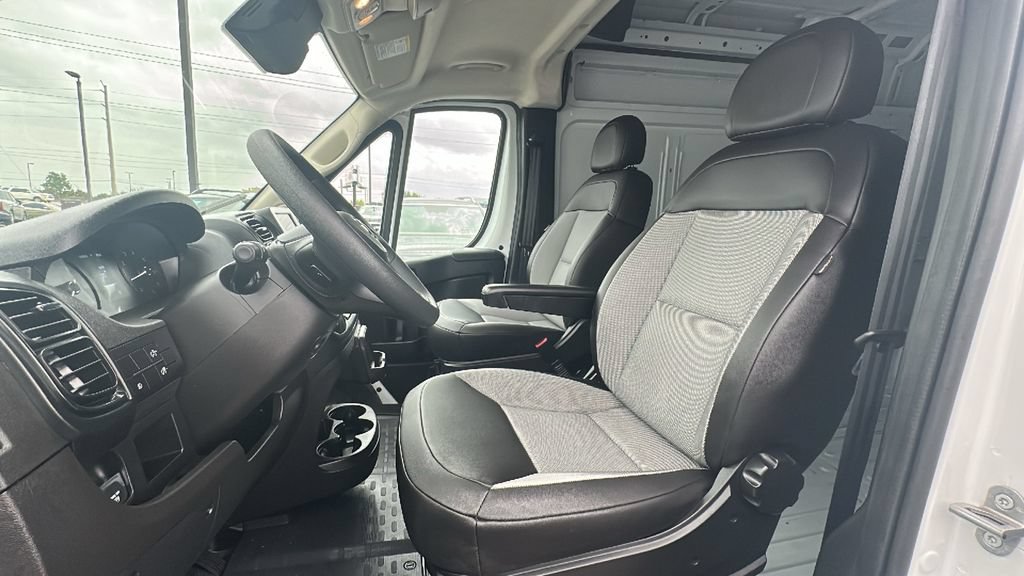Used 2026 RAM ProMaster 2500 w/ Convenience Group FWD image 4