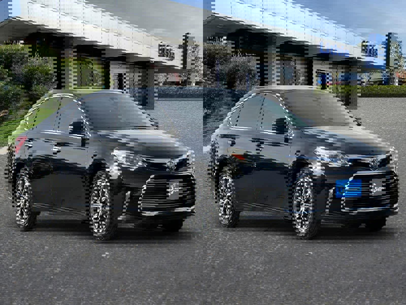 Used 2018 Toyota Avalon XLE image 9