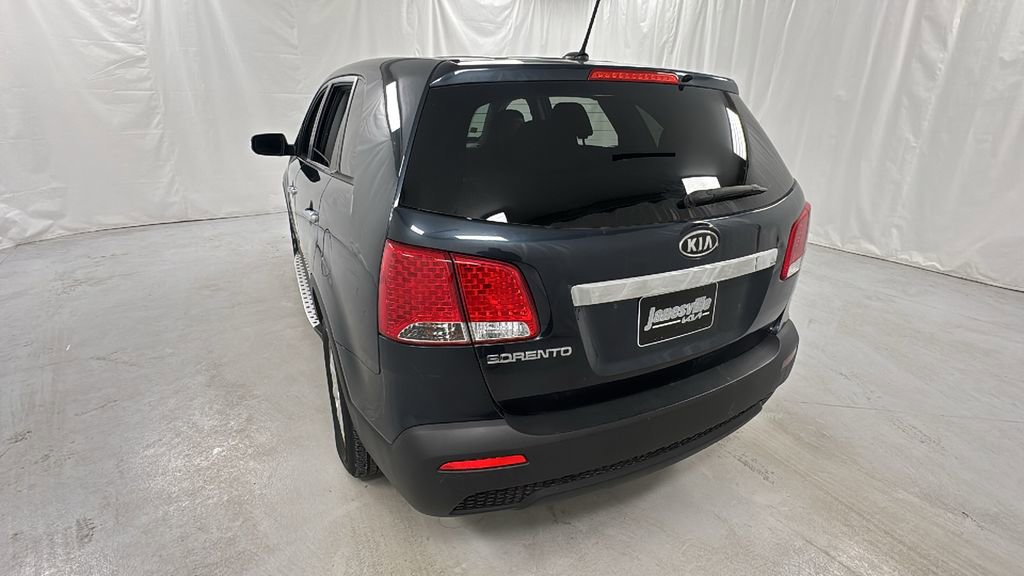 Used 2013 Kia Sorento LX w/ Third Row Pkg image 5