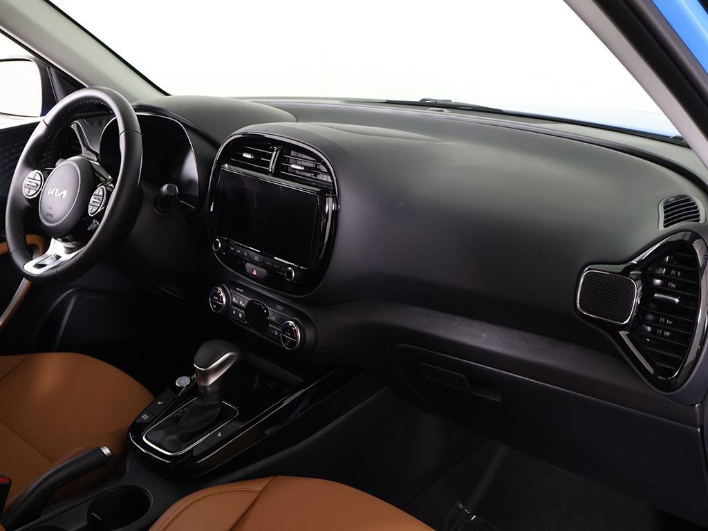 Used 2025 Kia Soul EX FWD image 28