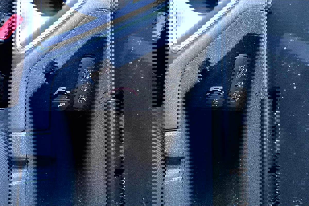 Used 2018 Dodge Challenger SXT w/ Blacktop Package image 31