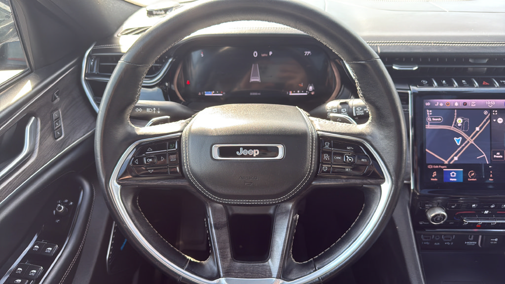 Used 2022 Jeep Grand Cherokee Overland w/ Luxury Tech Group IV AWD/4WD image 22
