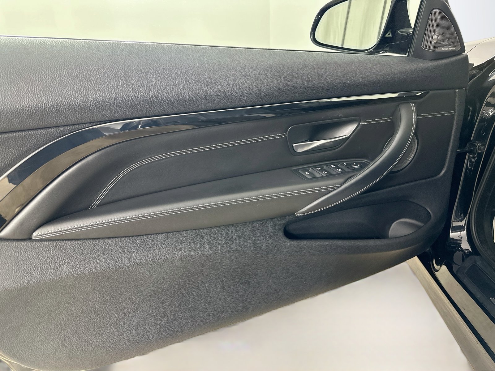 Used 2016 BMW M4 Convertible RWD image 16