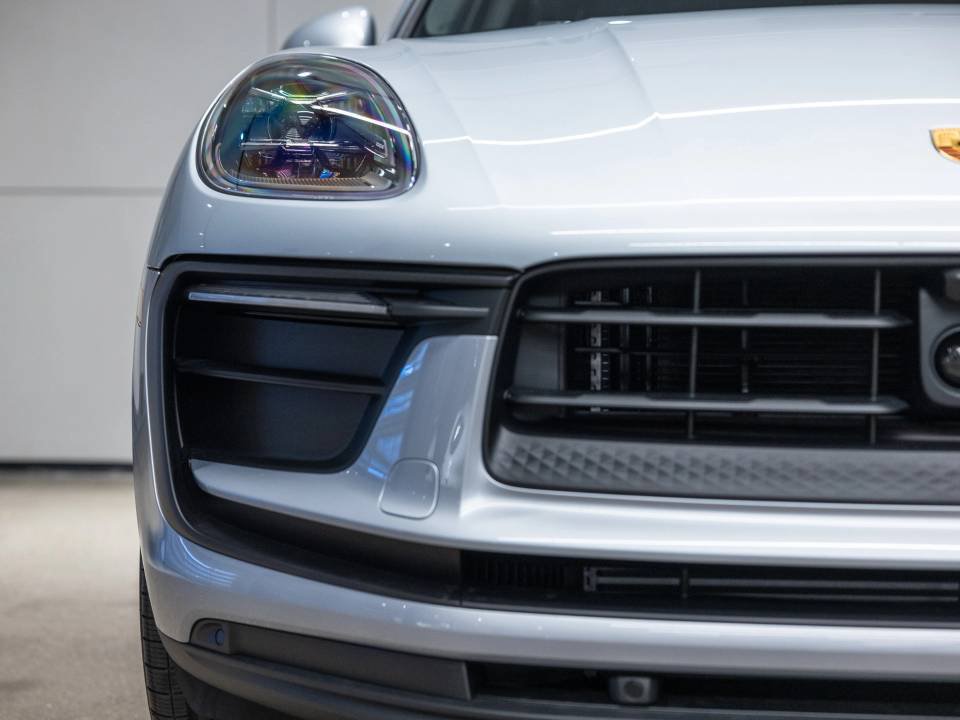 Certified 2026 Porsche Macan AWD/4WD image 21