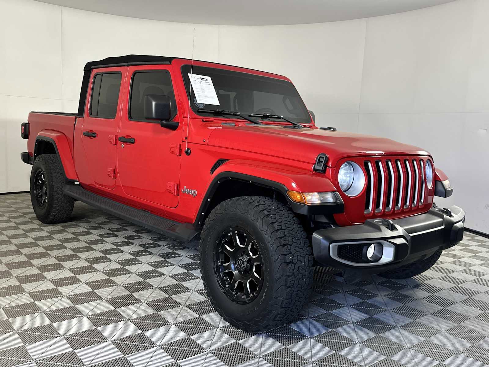 Used 2021 Jeep Gladiator Overland image 1
