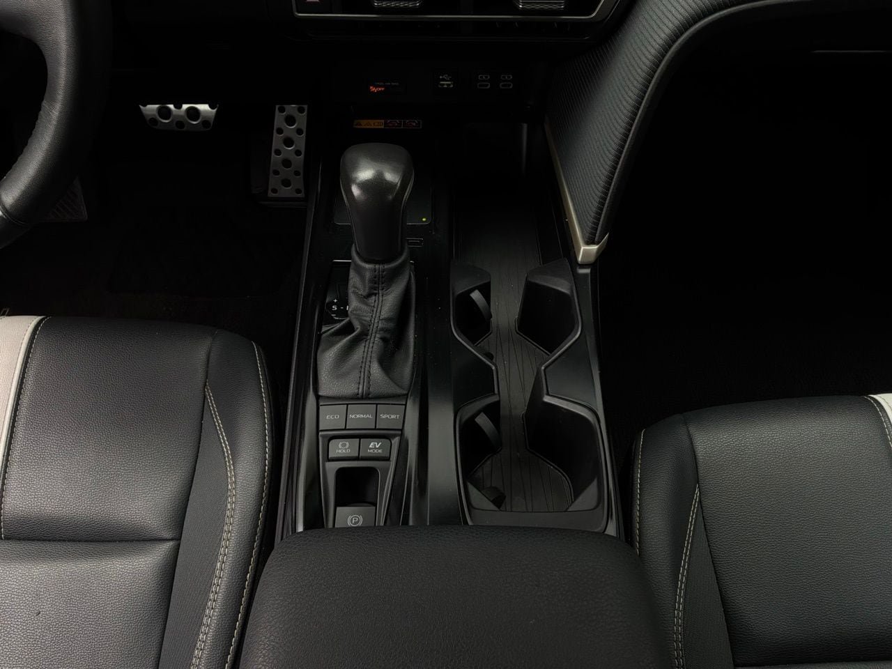 Used 2025 Toyota Camry SE FWD image 15