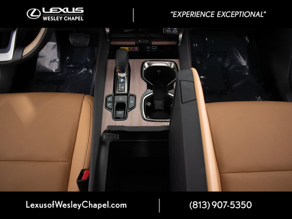 Used 2025 Lexus RX 350h w/ Accessory Package AWD/4WD image 18
