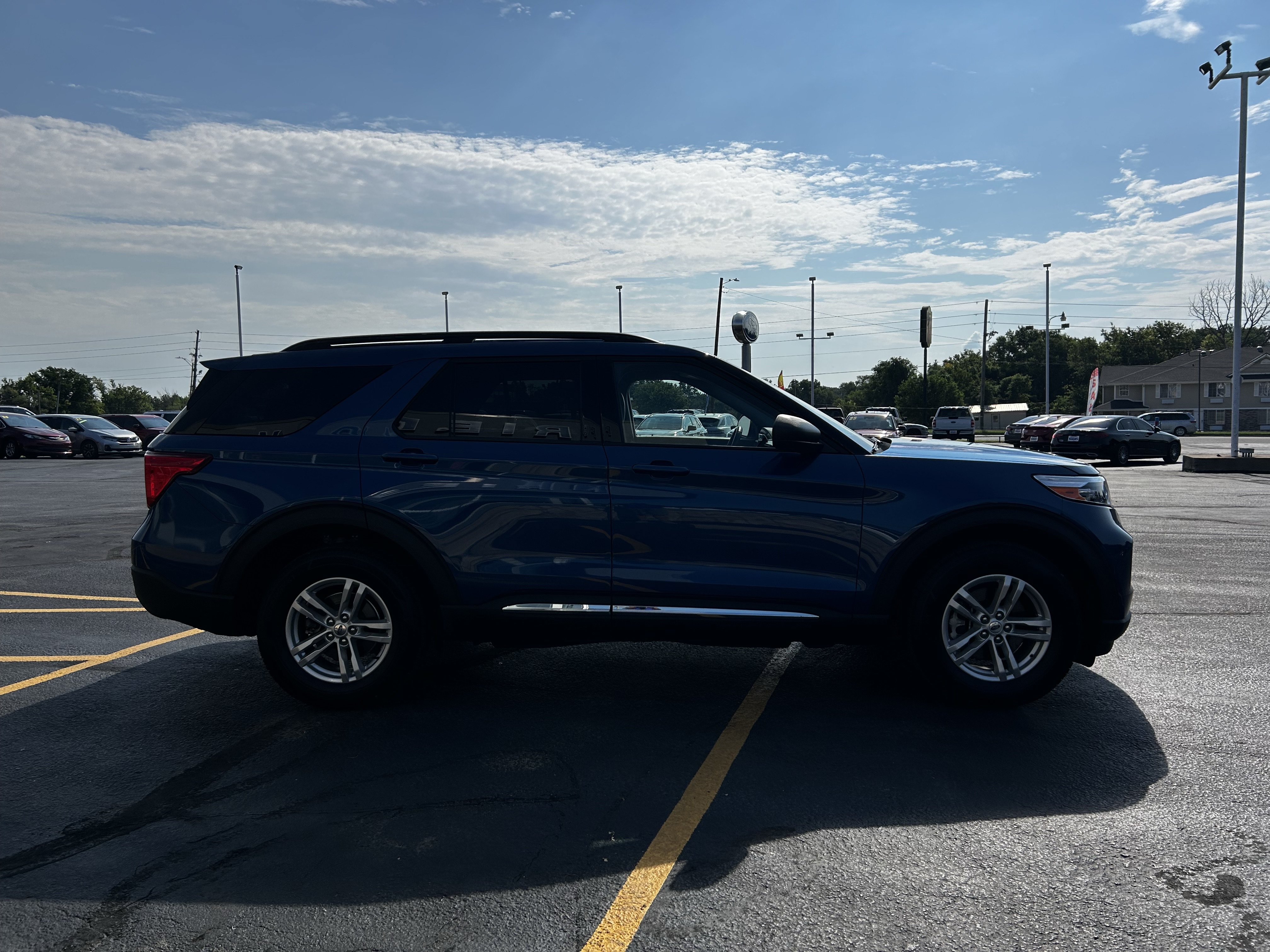 Used 2023 Ford Explorer XLT w/ Equipment Group 202A AWD/4WD image 4