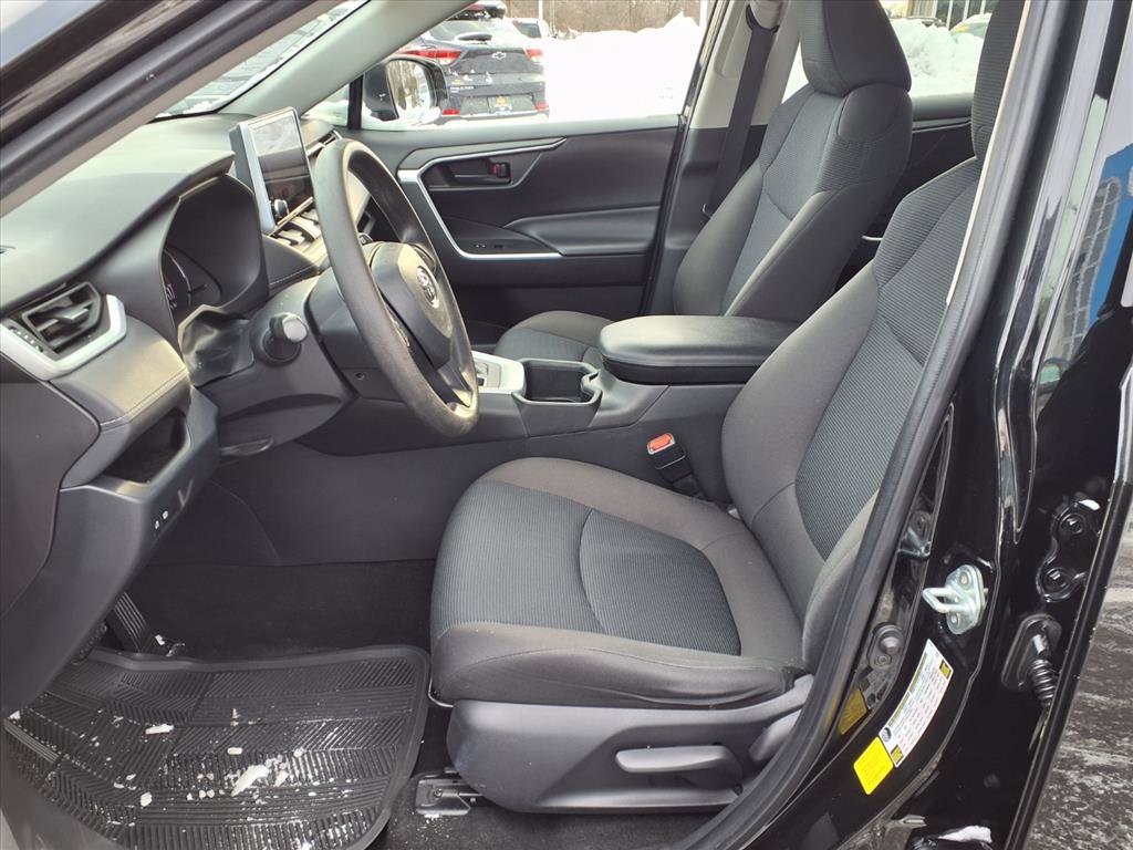 Used 2023 Toyota RAV4 LE image 4